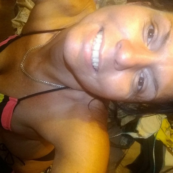 Meet your Posher, Cassandra - Picture 3 of 7